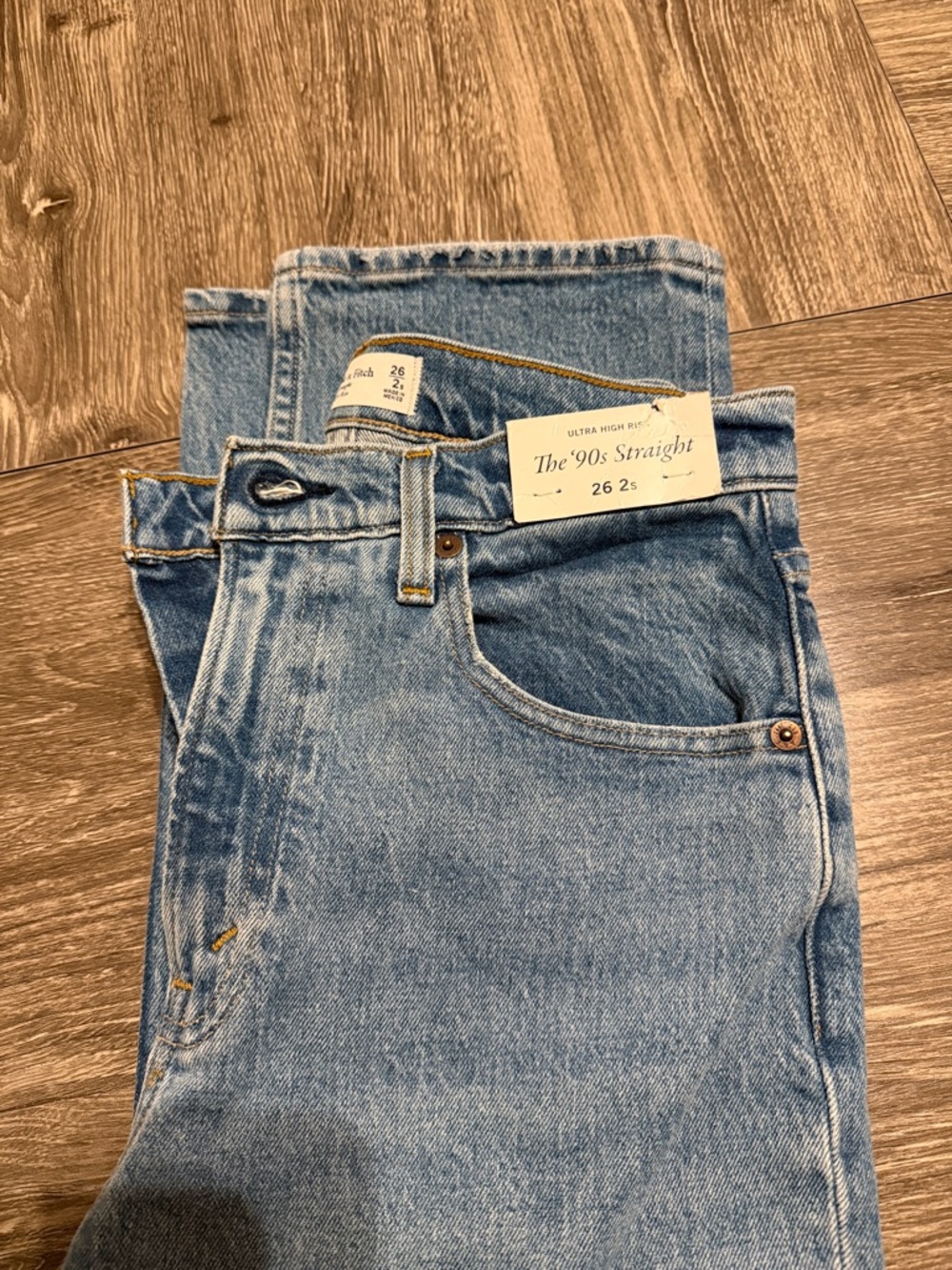 Abercrombie & Fitch Women’s '90s Straight Jeans - Light Blue Denim - Picture 9 of 9